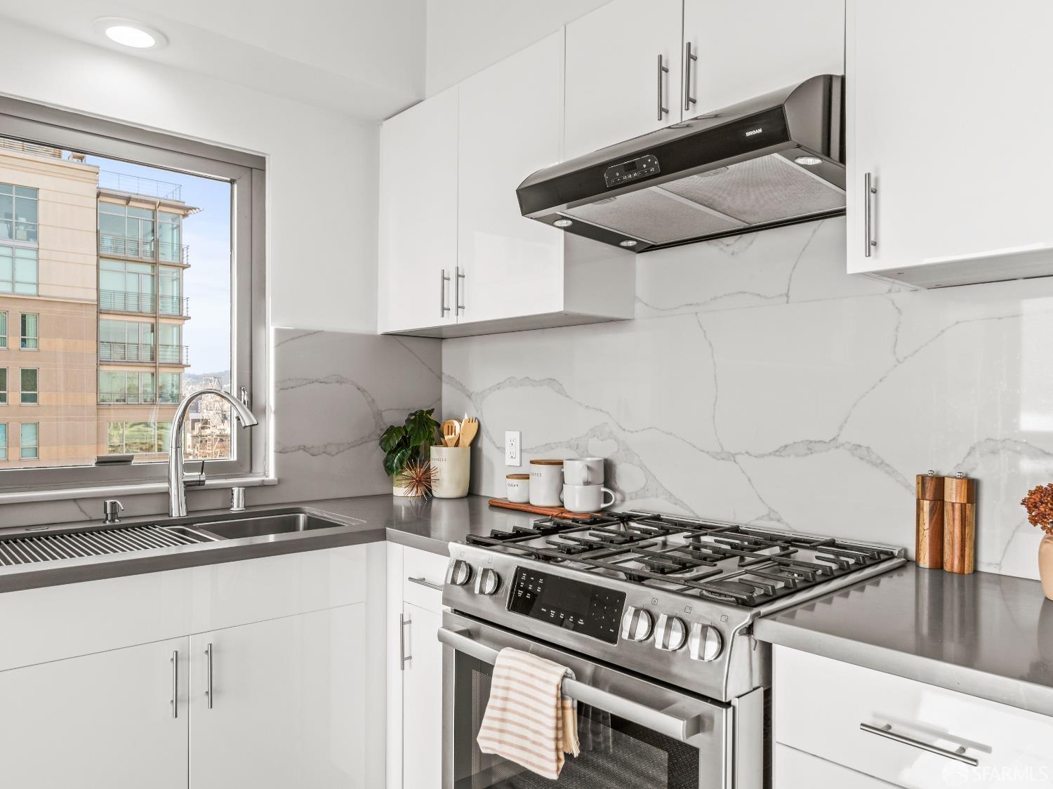 Detail Gallery Image 12 of 43 For 219 Brannan St 16k,  San Francisco,  CA 94107 - 2 Beds | 2 Baths