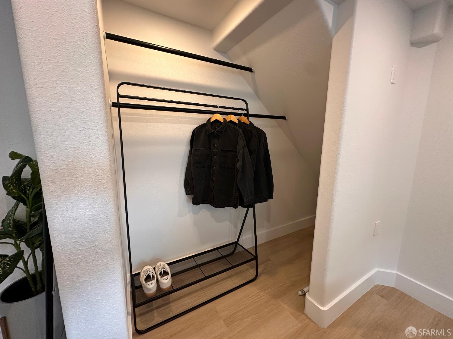 Detail Gallery Image 9 of 17 For 480 Monterey St a,  Brisbane,  CA 94005 - 1 Beds | 1 Baths