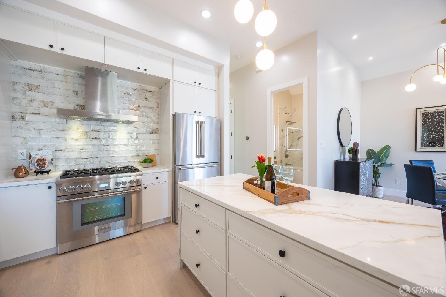 Detail Gallery Image 10 of 60 For 1080 Hampshire St, San Francisco,  CA 94110 - 5 Beds | 4 Baths