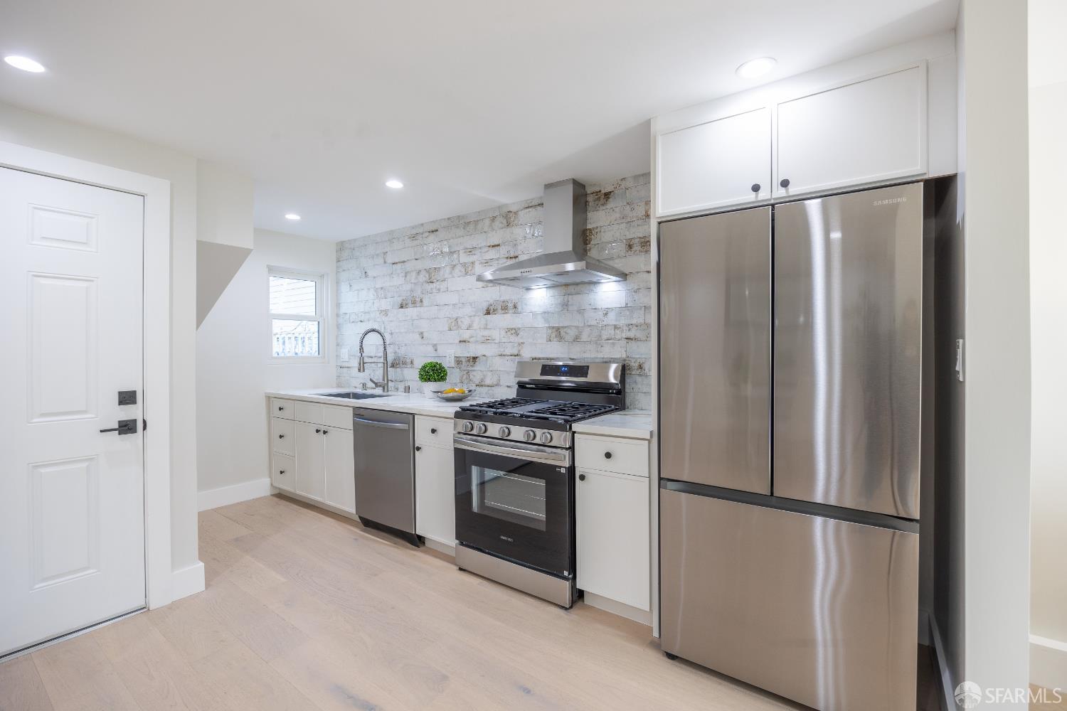 Detail Gallery Image 28 of 60 For 1080 Hampshire St, San Francisco,  CA 94110 - 5 Beds | 4 Baths