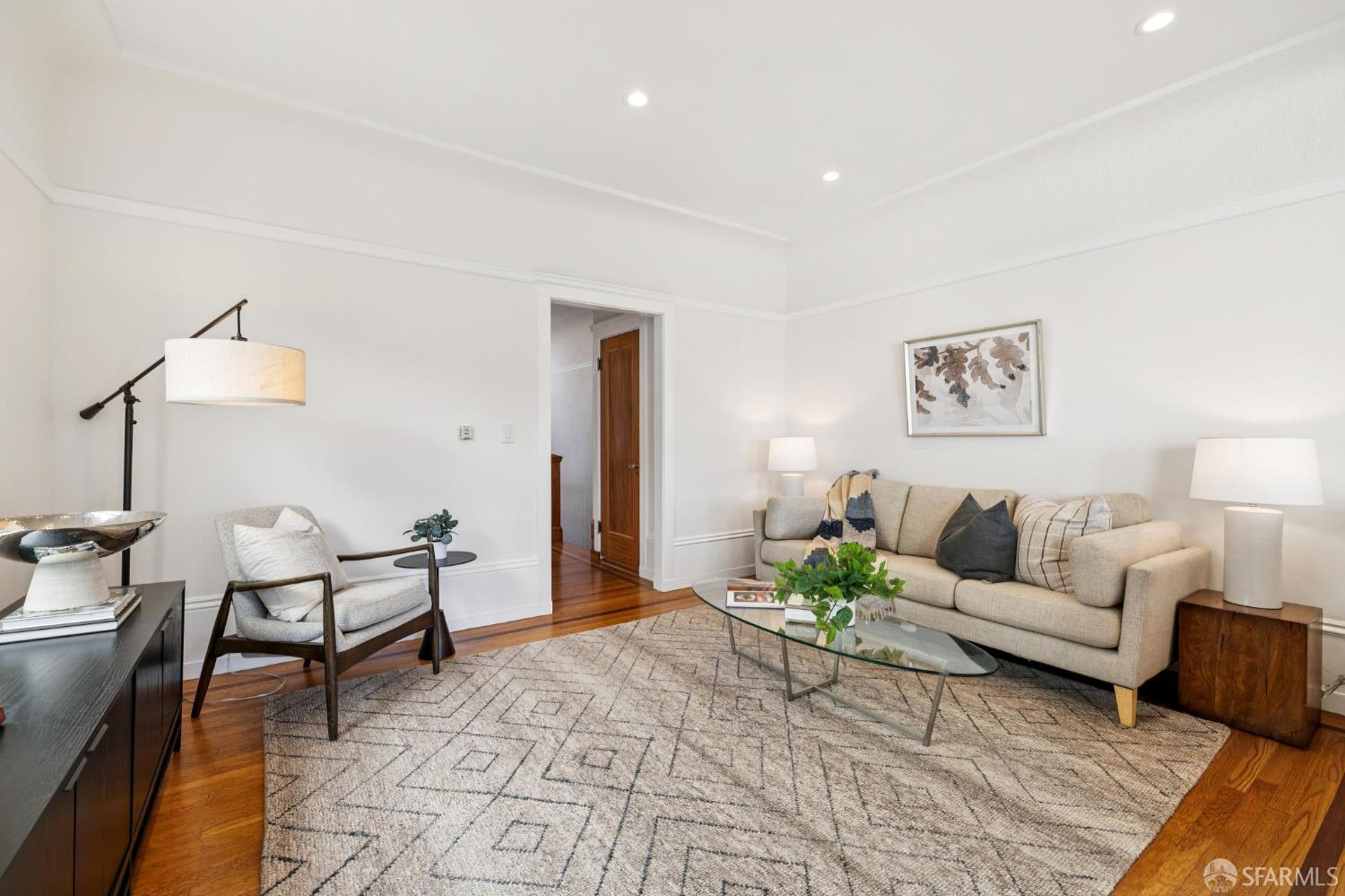 Detail Gallery Image 4 of 26 For 2929 Buchanan St, San Francisco,  CA 94123 - 2 Beds | 1 Baths