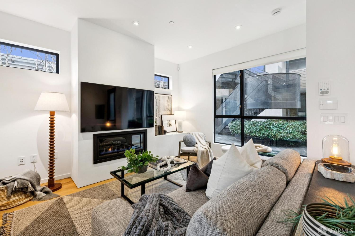 Photo #5: 426103501 Listing: Photo #5