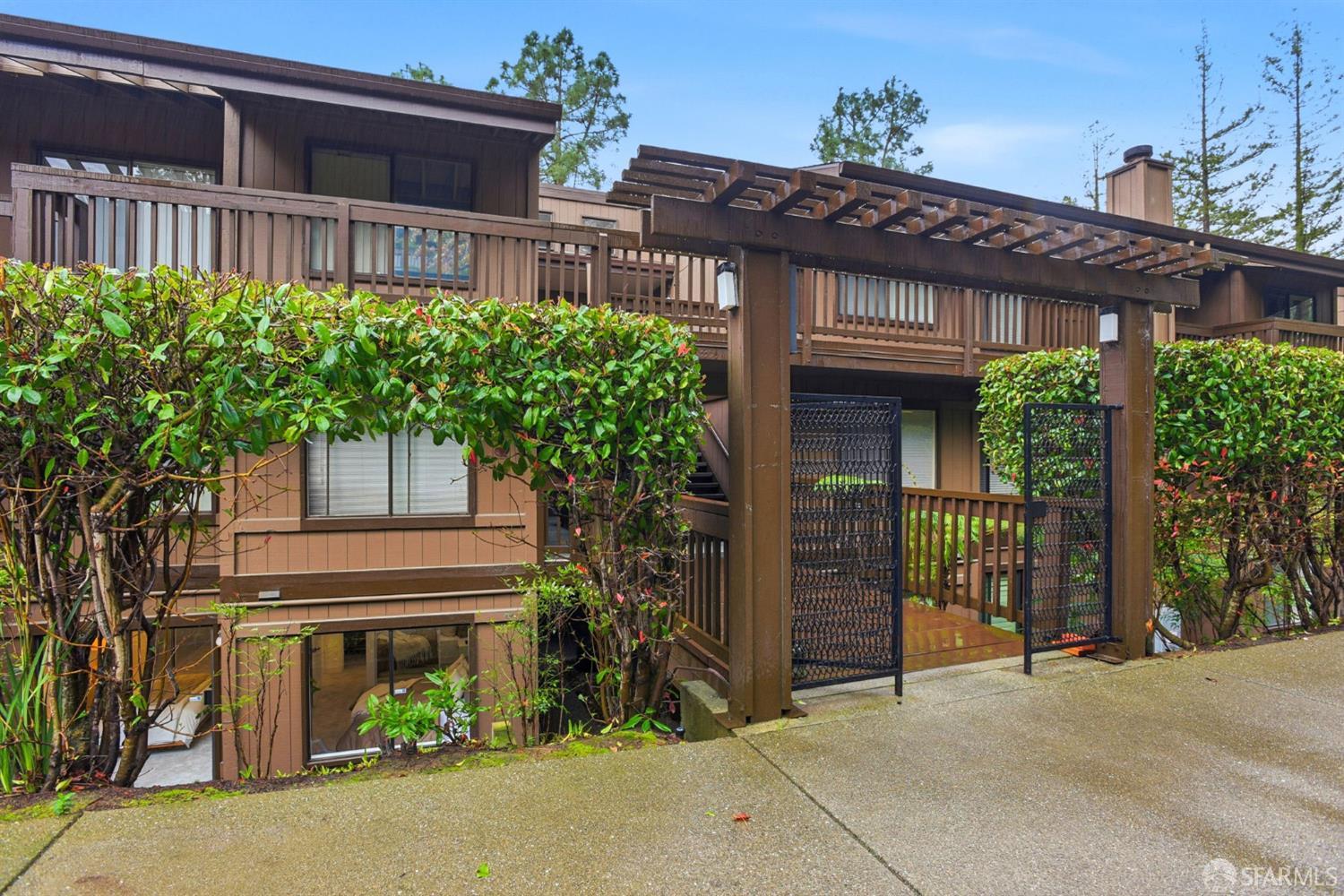 Detail Gallery Image 40 of 44 For 3355 Brittan Ave #4,  San Carlos,  CA 94070 - 2 Beds | 2 Baths