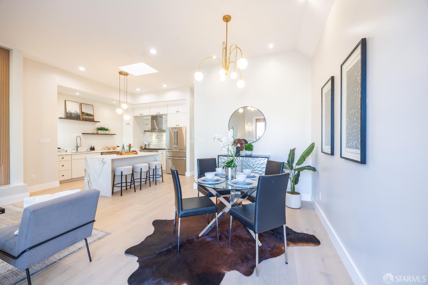 Detail Gallery Image 3 of 60 For 1080 Hampshire St, San Francisco,  CA 94110 - 5 Beds | 4 Baths