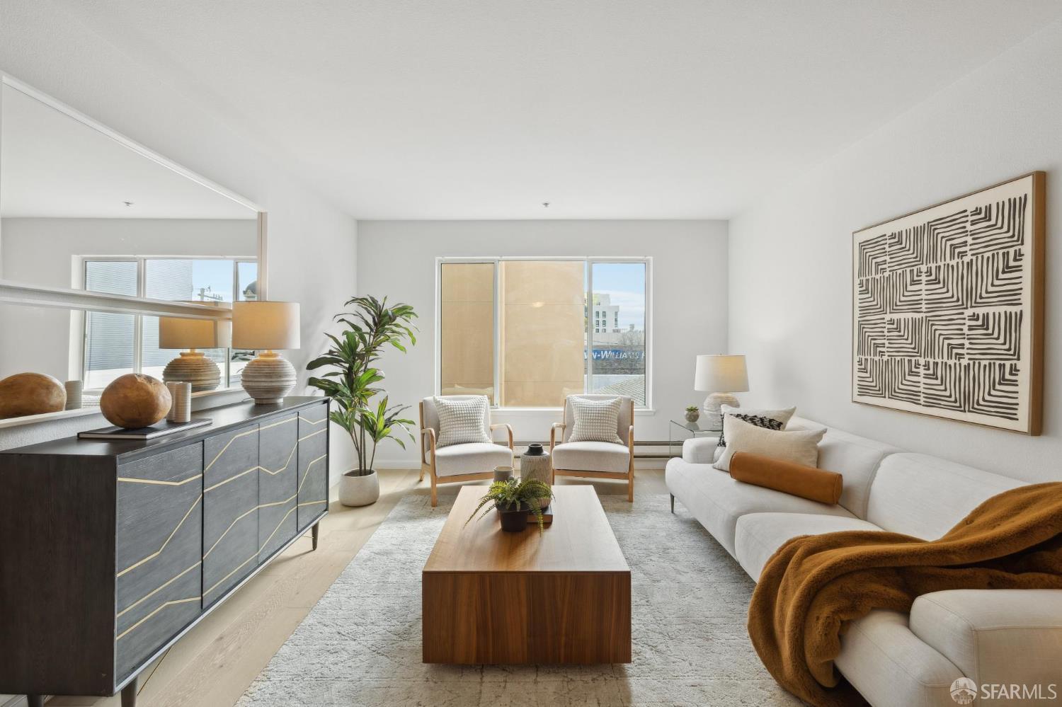 550 S Van Ness Avenue # 207