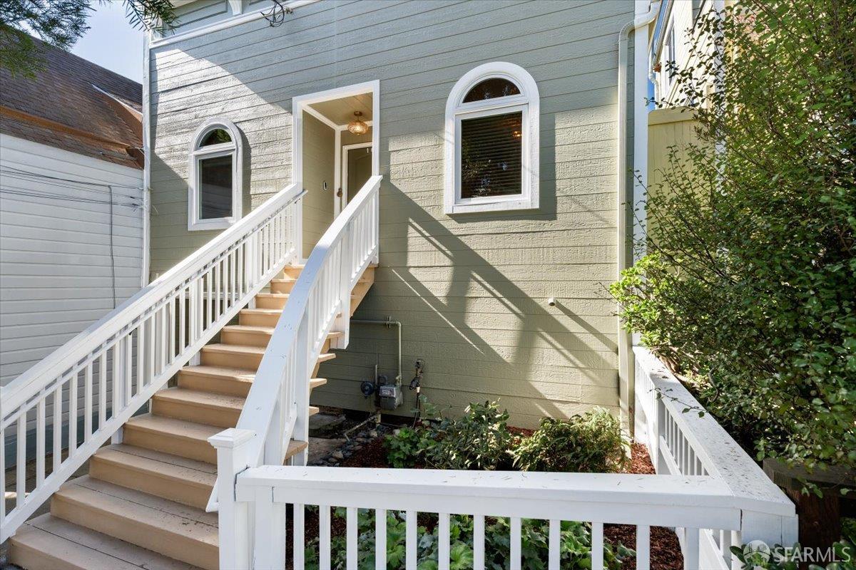 Detail Gallery Image 2 of 54 For 160 Andover St, San Francisco,  CA 94110 - 2 Beds | 2 Baths