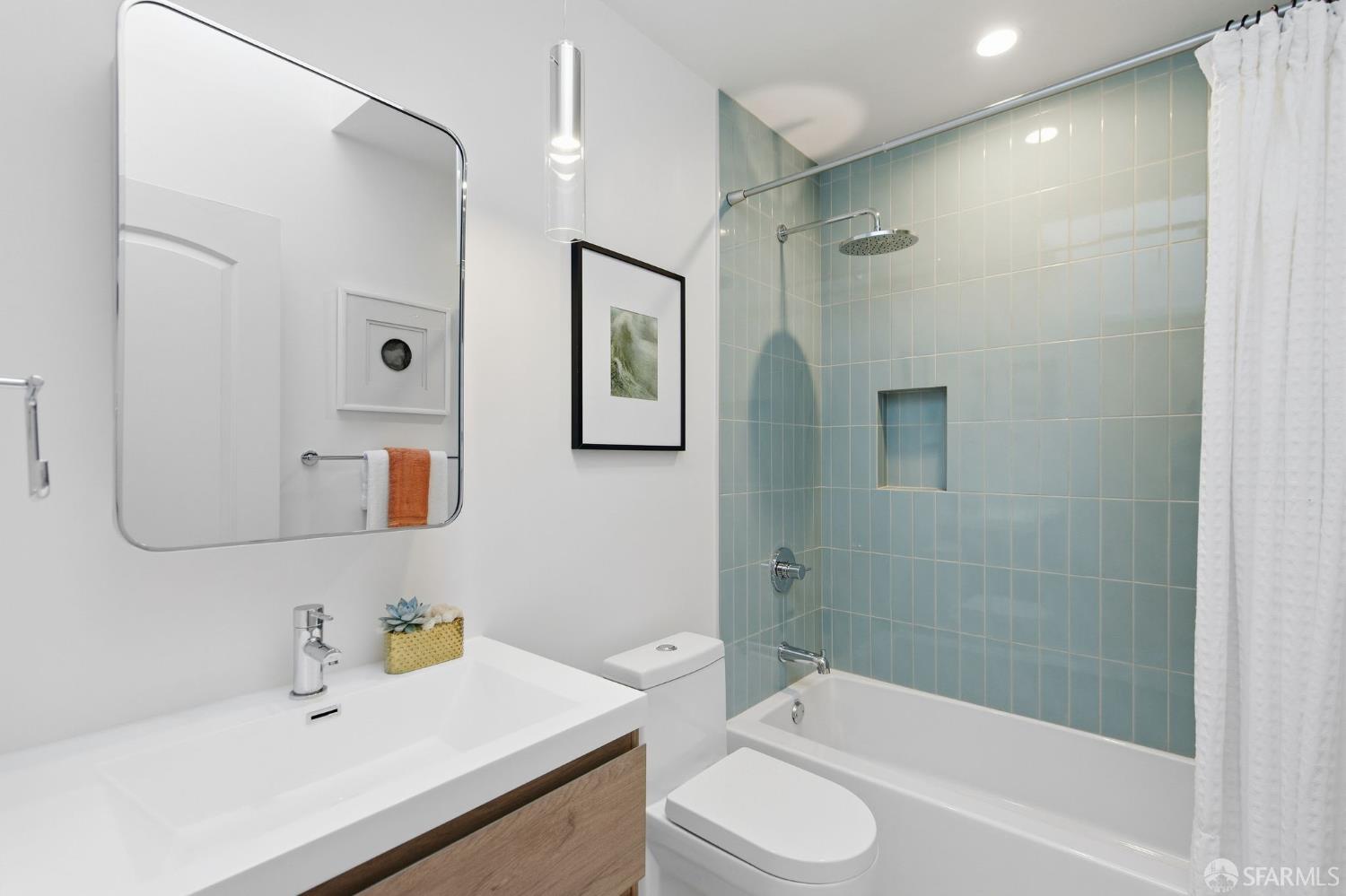 Detail Gallery Image 18 of 37 For 4458 24th St, San Francisco,  CA 94114 - 2 Beds | 1 Baths