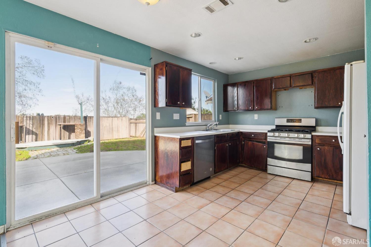 Detail Gallery Image 17 of 39 For 1157 Rockspring Way, Antioch,  CA 94531 - 3 Beds | 2/1 Baths