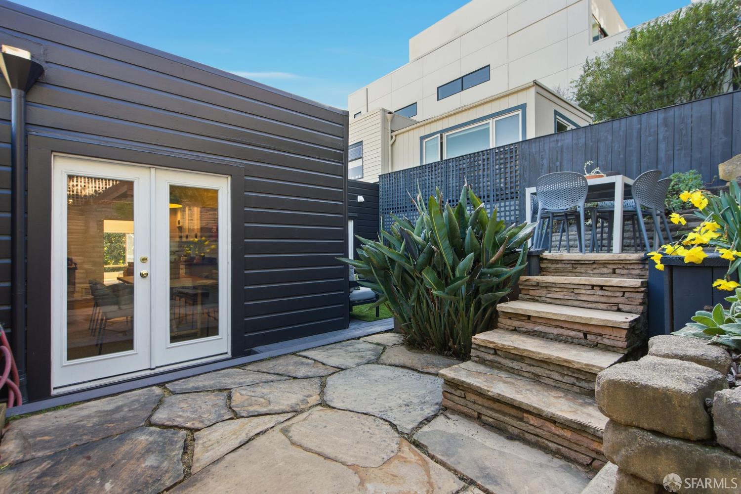 Detail Gallery Image 15 of 37 For 4458 24th St, San Francisco,  CA 94114 - 2 Beds | 1 Baths