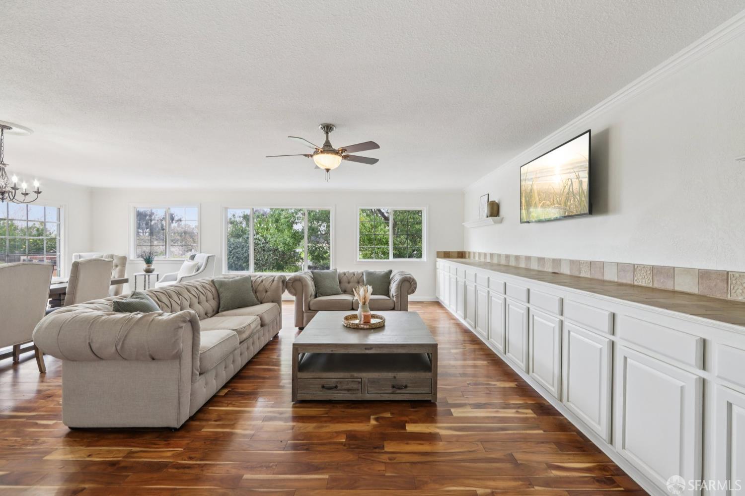 Detail Gallery Image 5 of 45 For 2125 Biglow Dr, Antioch,  CA 94509 - 3 Beds | 2 Baths