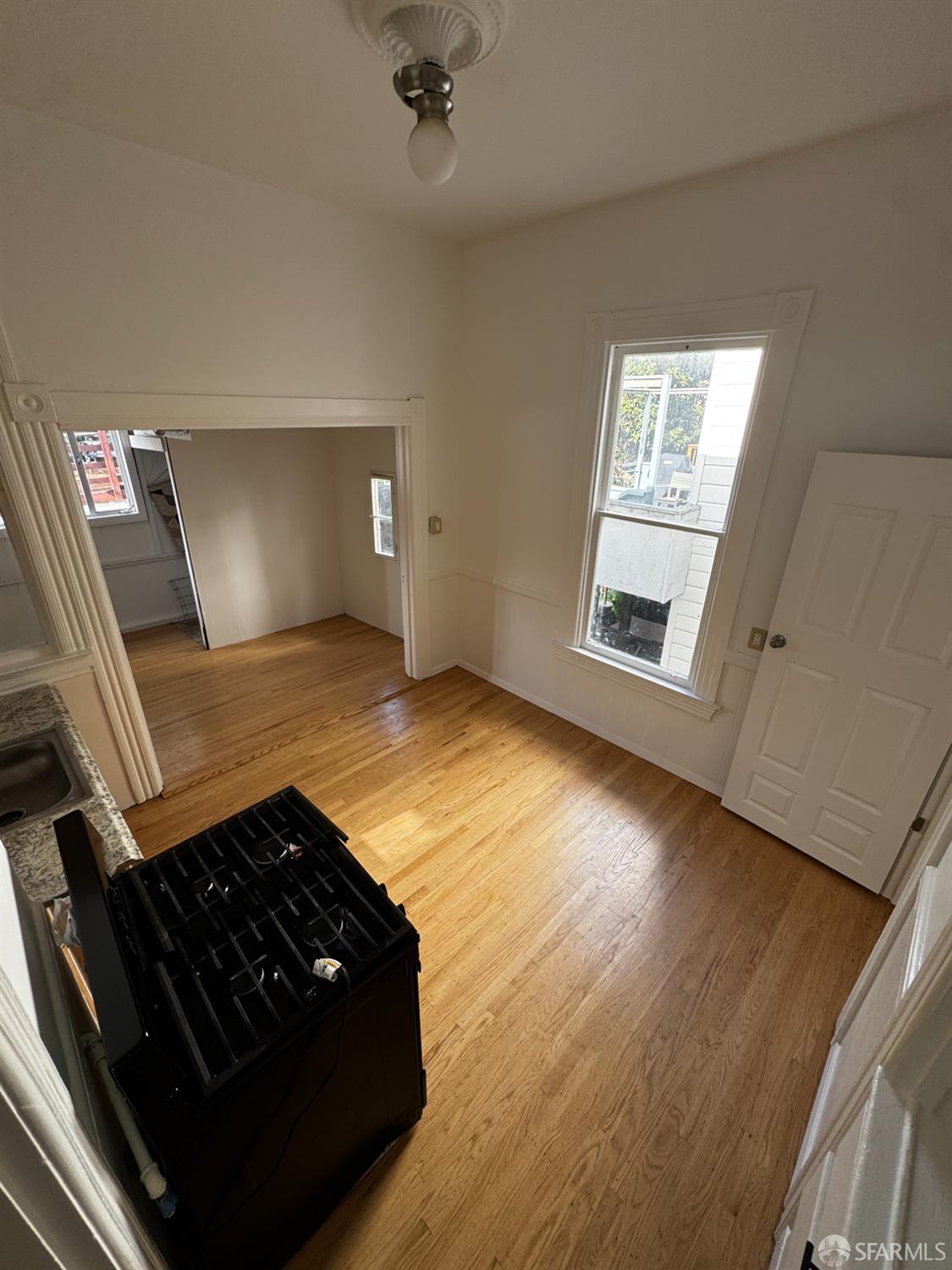 Detail Gallery Image 9 of 16 For 1016 Noe St #B,  San Francisco,  CA 94114 - 1 Beds | 1 Baths