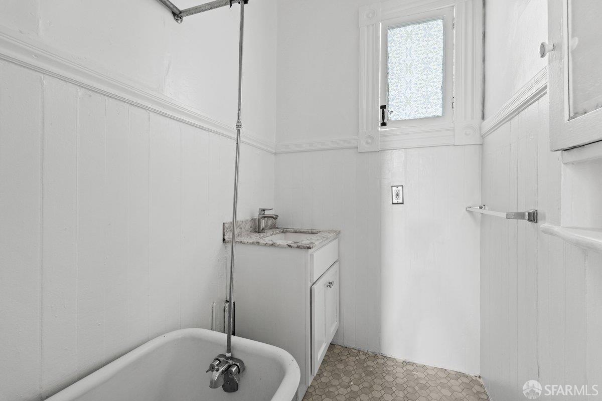 Detail Gallery Image 2 of 17 For 1018 Noe St, San Francisco,  CA 94114 - 4 Beds | 2 Baths