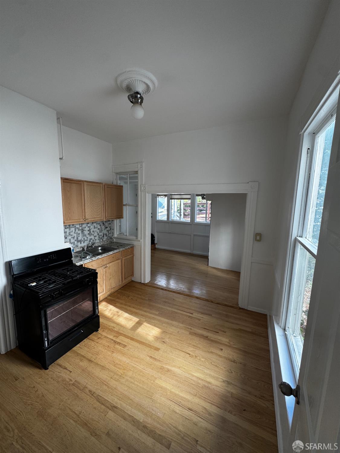 Detail Gallery Image 7 of 16 For 1016 Noe St #B,  San Francisco,  CA 94114 - 1 Beds | 1 Baths