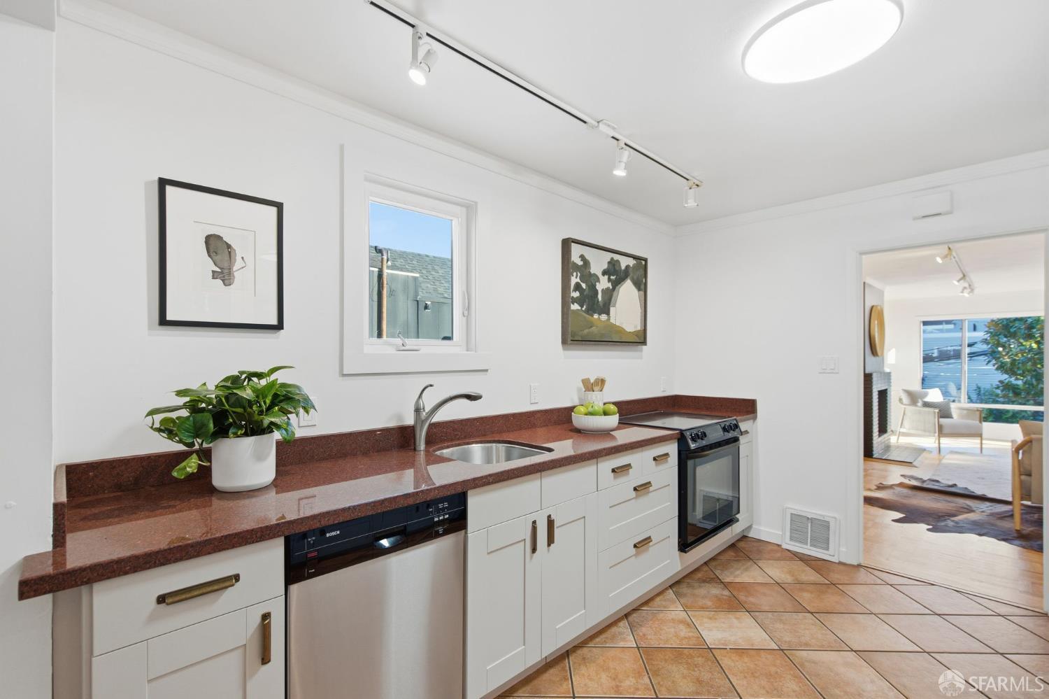 Detail Gallery Image 9 of 37 For 4458 24th St, San Francisco,  CA 94114 - 2 Beds | 1 Baths