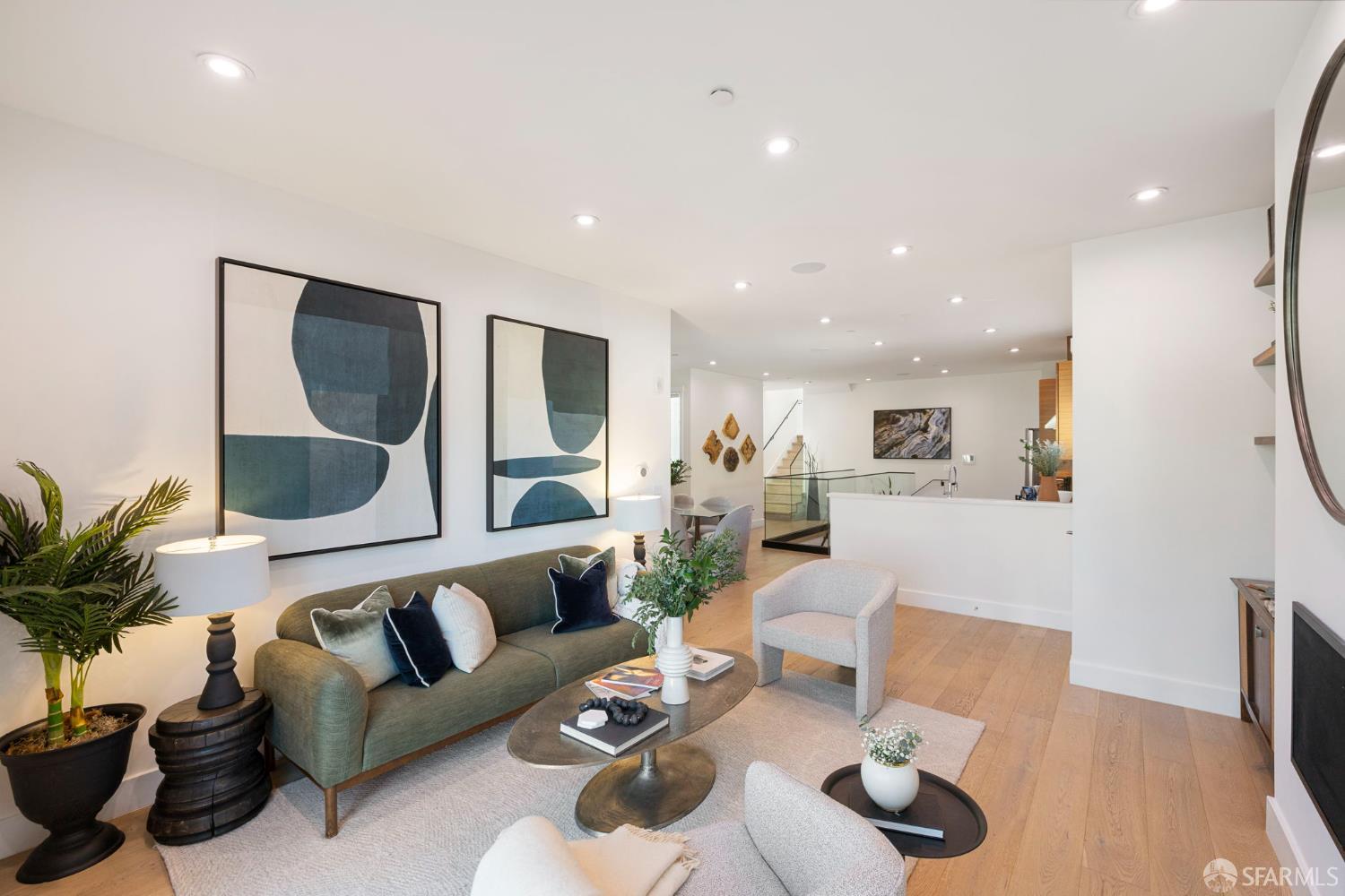 Detail Gallery Image 4 of 32 For 1152 Potrero Ave #B,  San Francisco,  CA 94110 - 3 Beds | 2/1 Baths