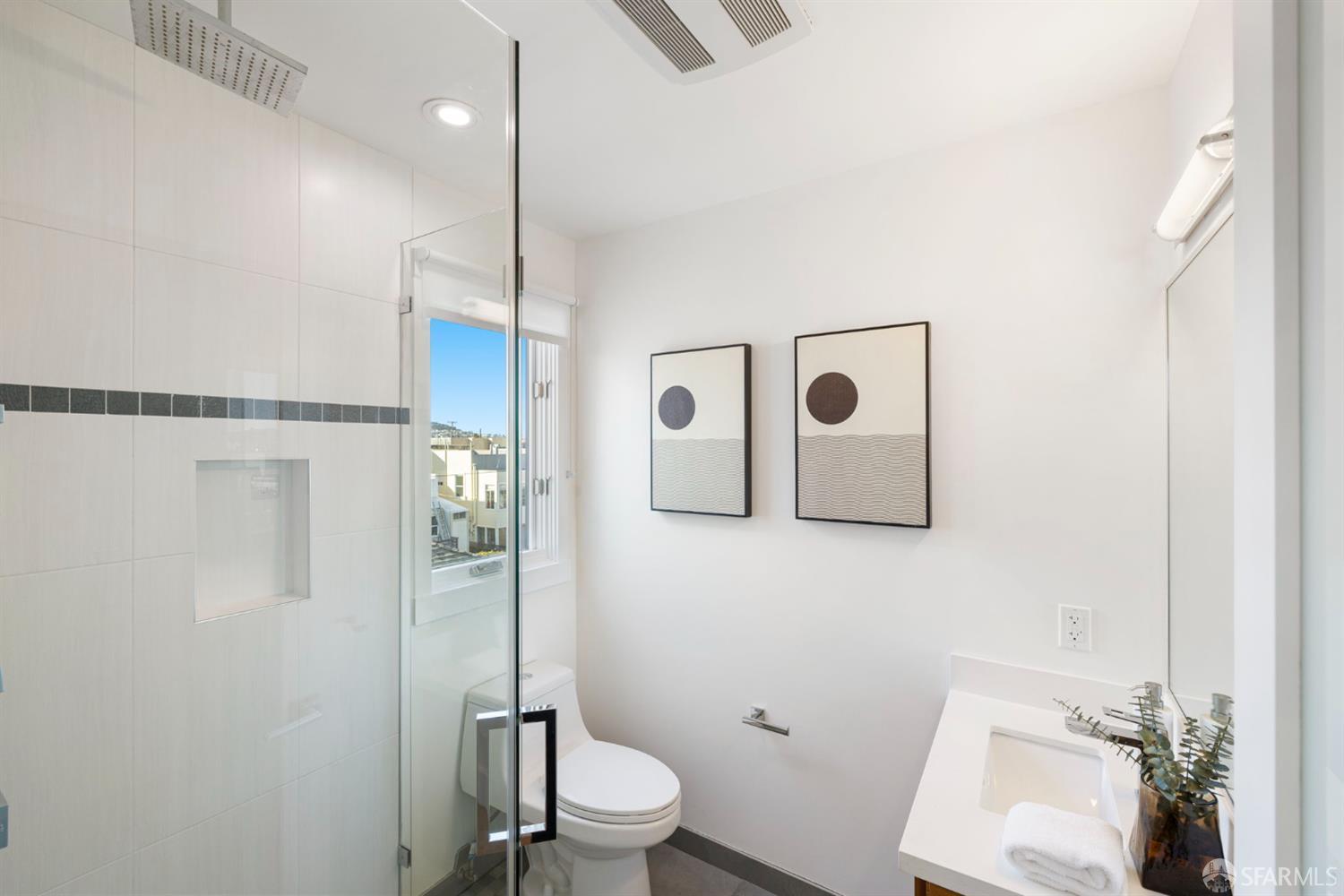Detail Gallery Image 23 of 32 For 1152 Potrero Ave #B,  San Francisco,  CA 94110 - 3 Beds | 2/1 Baths