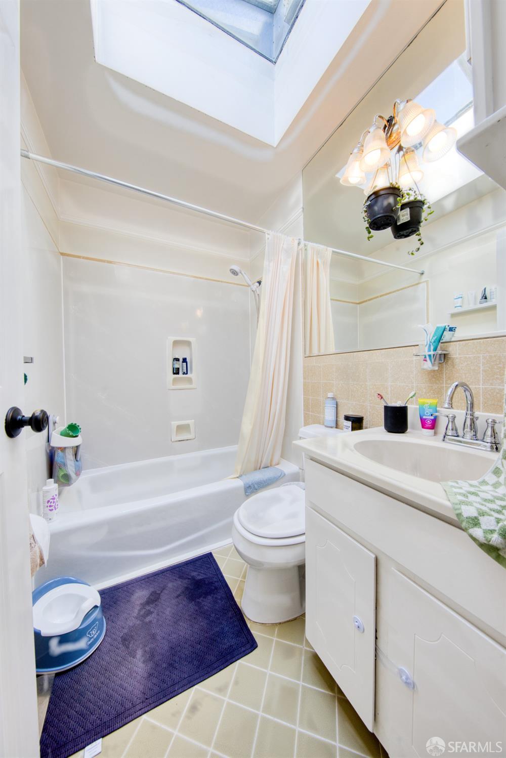 Detail Gallery Image 6 of 14 For 132 Duncan St, San Francisco,  CA 94110 - – Beds | – Baths