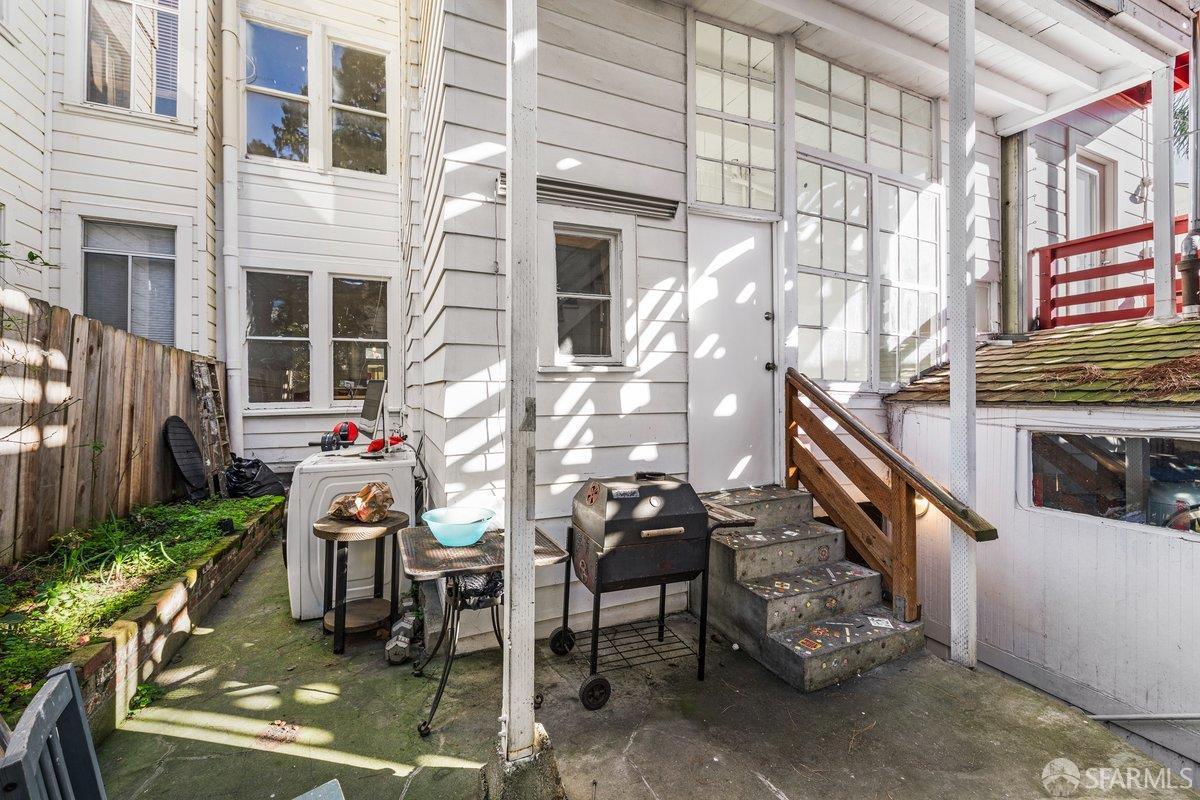 Detail Gallery Image 16 of 17 For 1018 Noe St, San Francisco,  CA 94114 - 4 Beds | 2 Baths