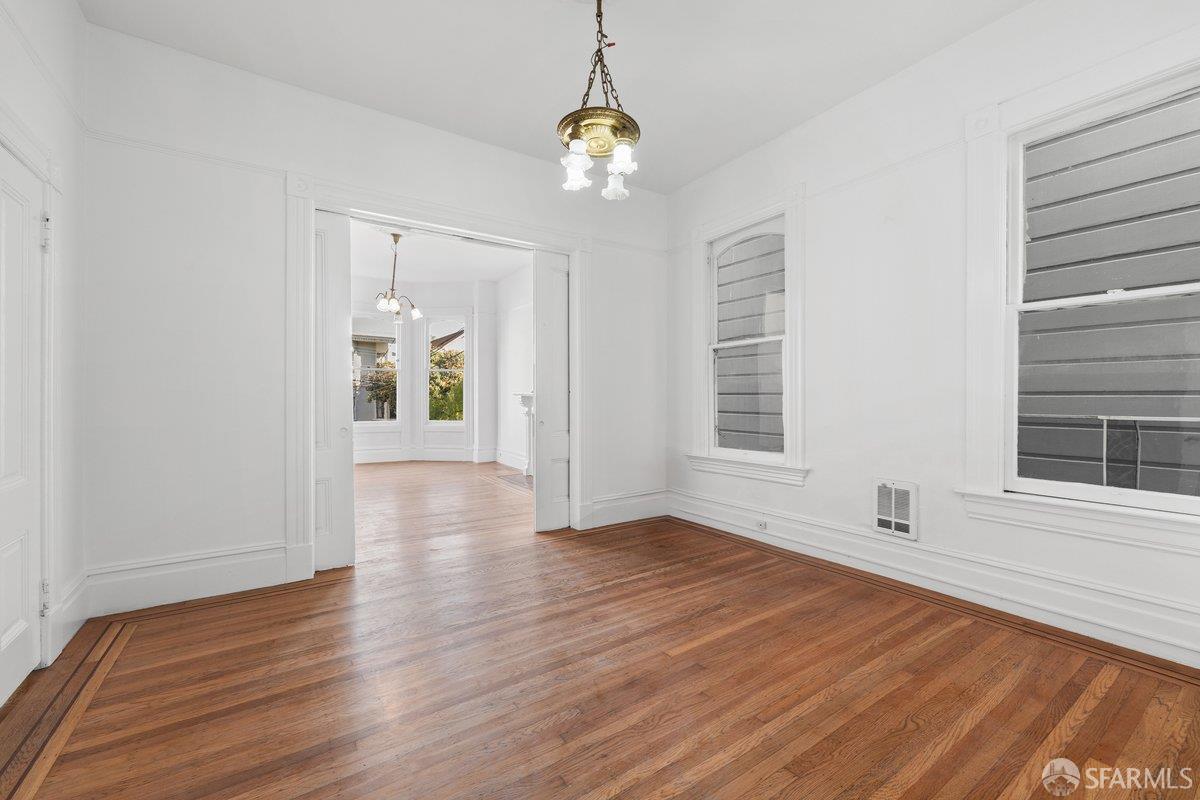 Detail Gallery Image 8 of 17 For 1018 Noe St, San Francisco,  CA 94114 - 4 Beds | 2 Baths