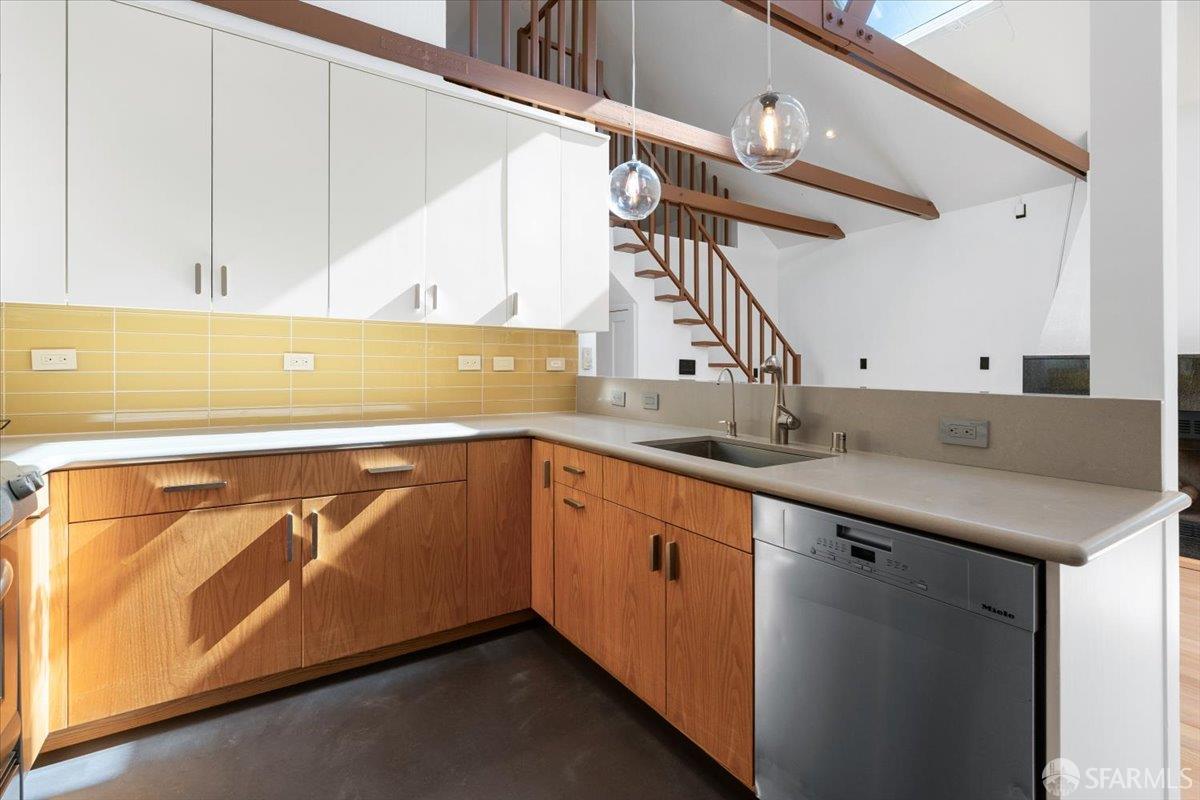 Detail Gallery Image 11 of 54 For 160 Andover St, San Francisco,  CA 94110 - 2 Beds | 2 Baths