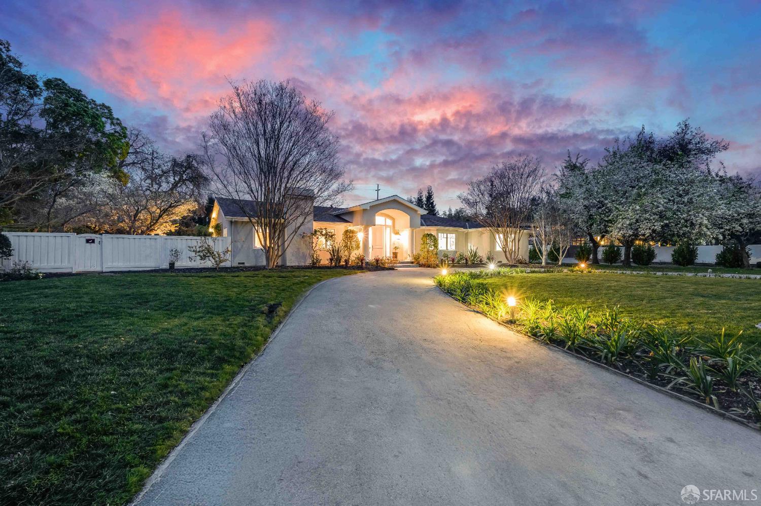 Detail Gallery Image 19 of 22 For 2 Callado Way, Atherton,  CA 94027 - 5 Beds | 4/1 Baths