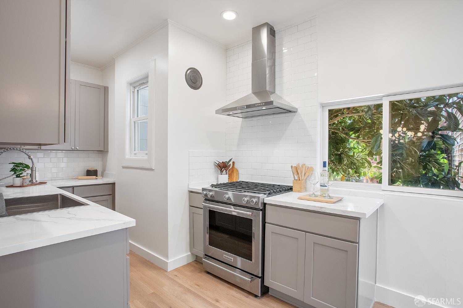 Detail Gallery Image 5 of 23 For 344 Holladay Ave, San Francisco,  CA 94110 - 2 Beds | 1 Baths