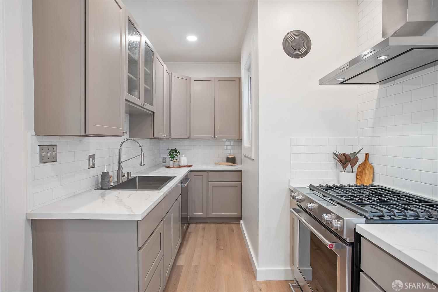 Detail Gallery Image 6 of 23 For 344 Holladay Ave, San Francisco,  CA 94110 - 2 Beds | 1 Baths