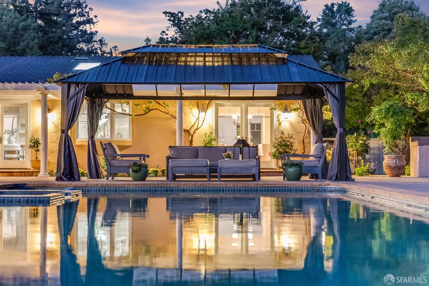 Detail Gallery Image 5 of 22 For 2 Callado Way, Atherton,  CA 94027 - 5 Beds | 4/1 Baths