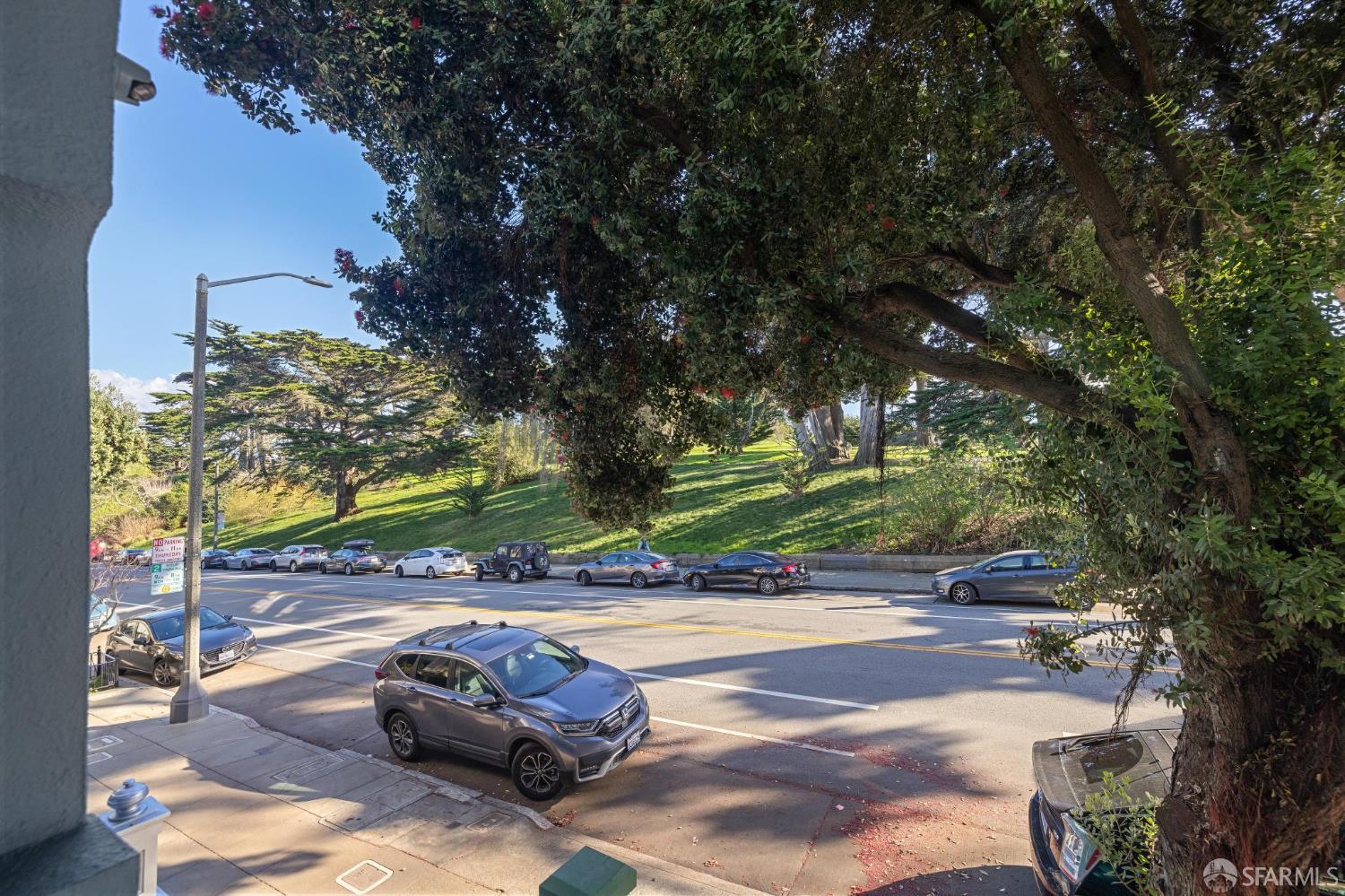 Detail Gallery Image 5 of 10 For 1176 Fulton St, San Francisco,  CA 94117 - – Beds | – Baths