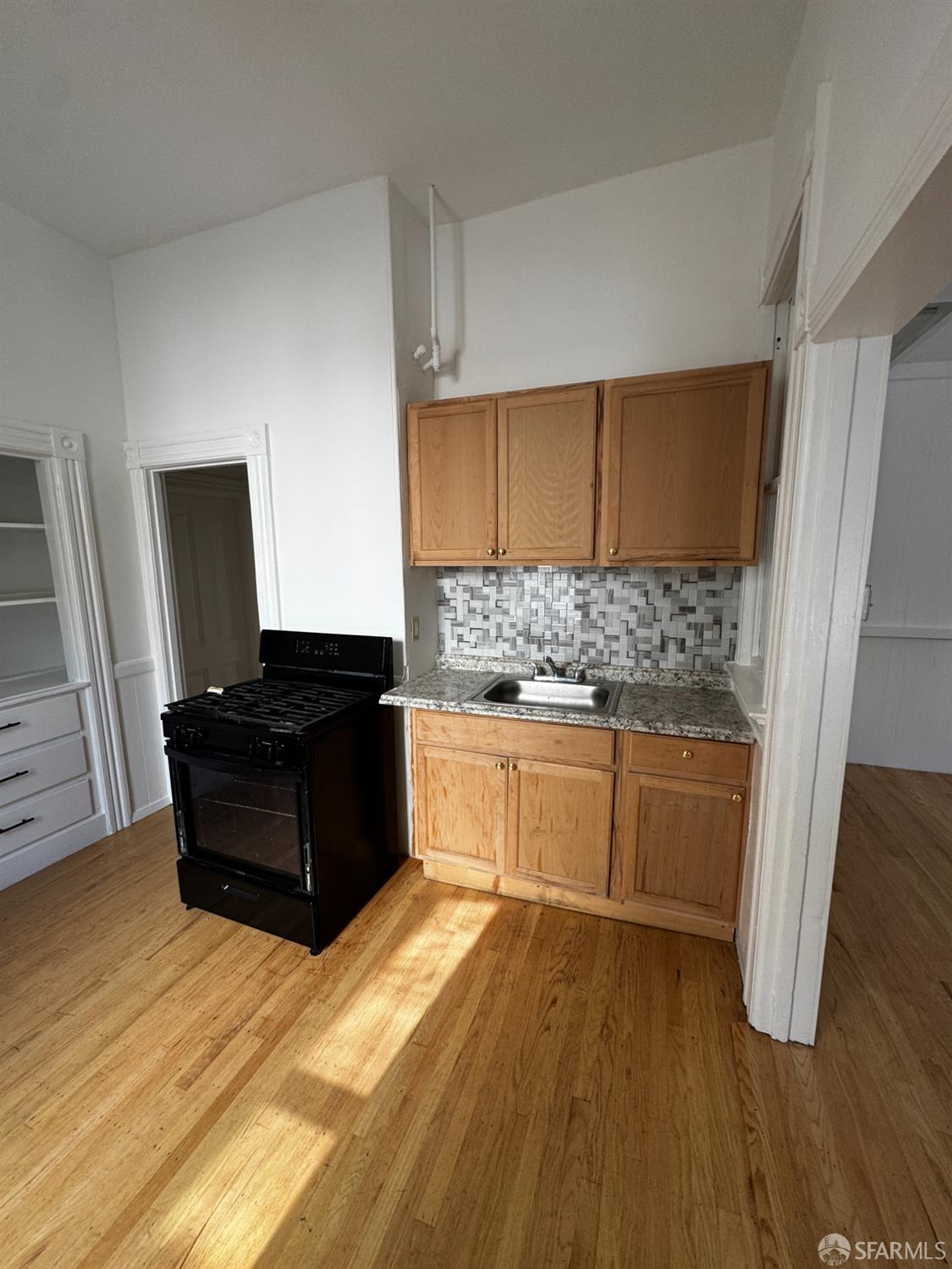 Detail Gallery Image 8 of 16 For 1016 Noe St #B,  San Francisco,  CA 94114 - 1 Beds | 1 Baths