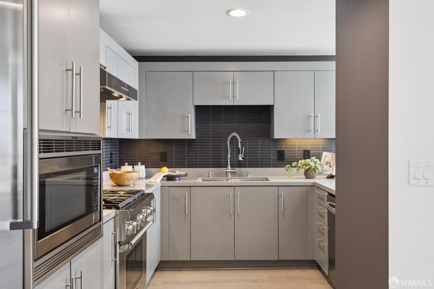 Detail Gallery Image 5 of 52 For 222 Broadway Ave #1505,  Oakland,  CA 94607 - 2 Beds | 2/1 Baths