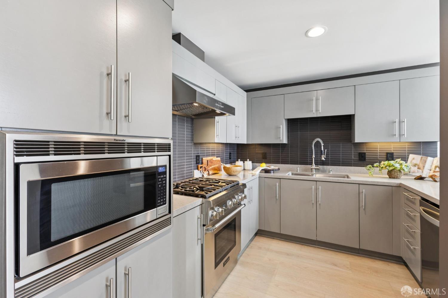 Detail Gallery Image 6 of 52 For 222 Broadway Ave #1505,  Oakland,  CA 94607 - 2 Beds | 2/1 Baths