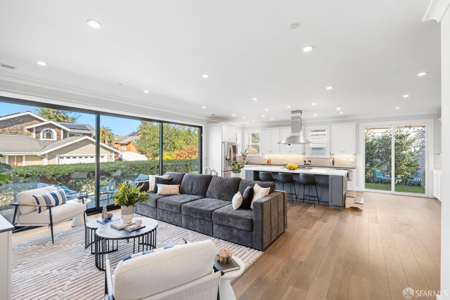 Detail Gallery Image 13 of 66 For 191 Winona Ave, Pacifica,  CA 94044 - 4 Beds | 3 Baths