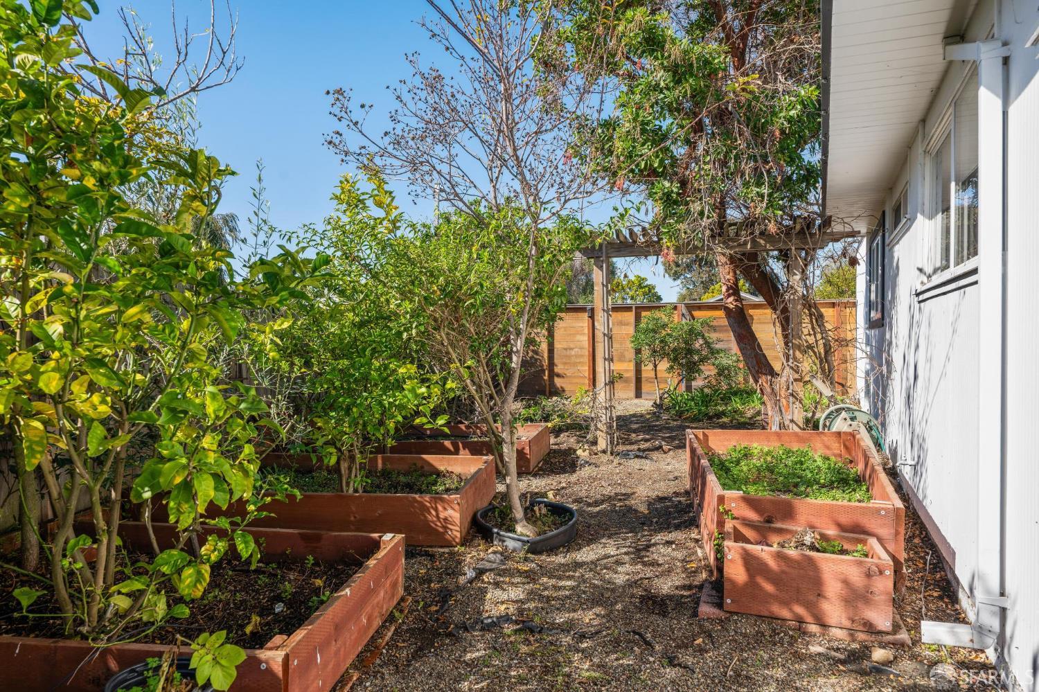 Detail Gallery Image 24 of 29 For 249 Sandpiper Ct, Foster City,  CA 94404 - 4 Beds | 2 Baths