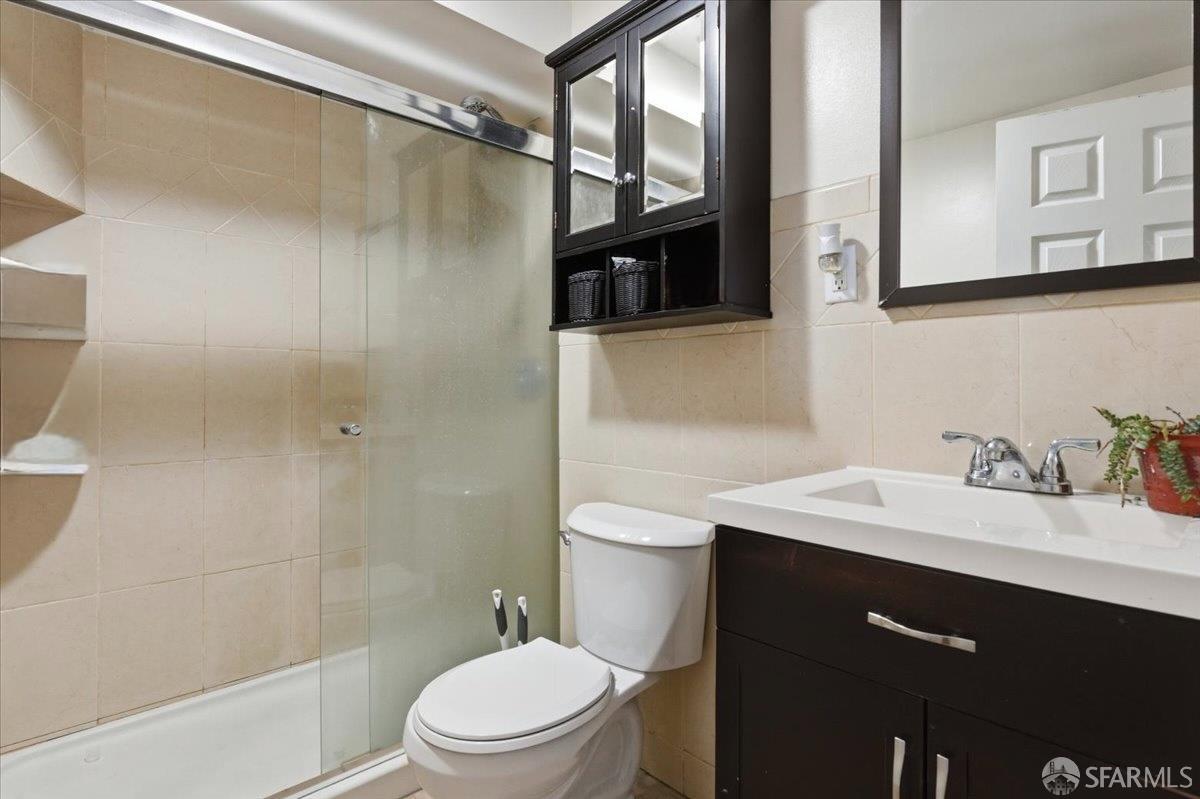 Detail Gallery Image 16 of 38 For 424 Bellevue Ave, Daly City,  CA 94014 - 5 Beds | 2 Baths