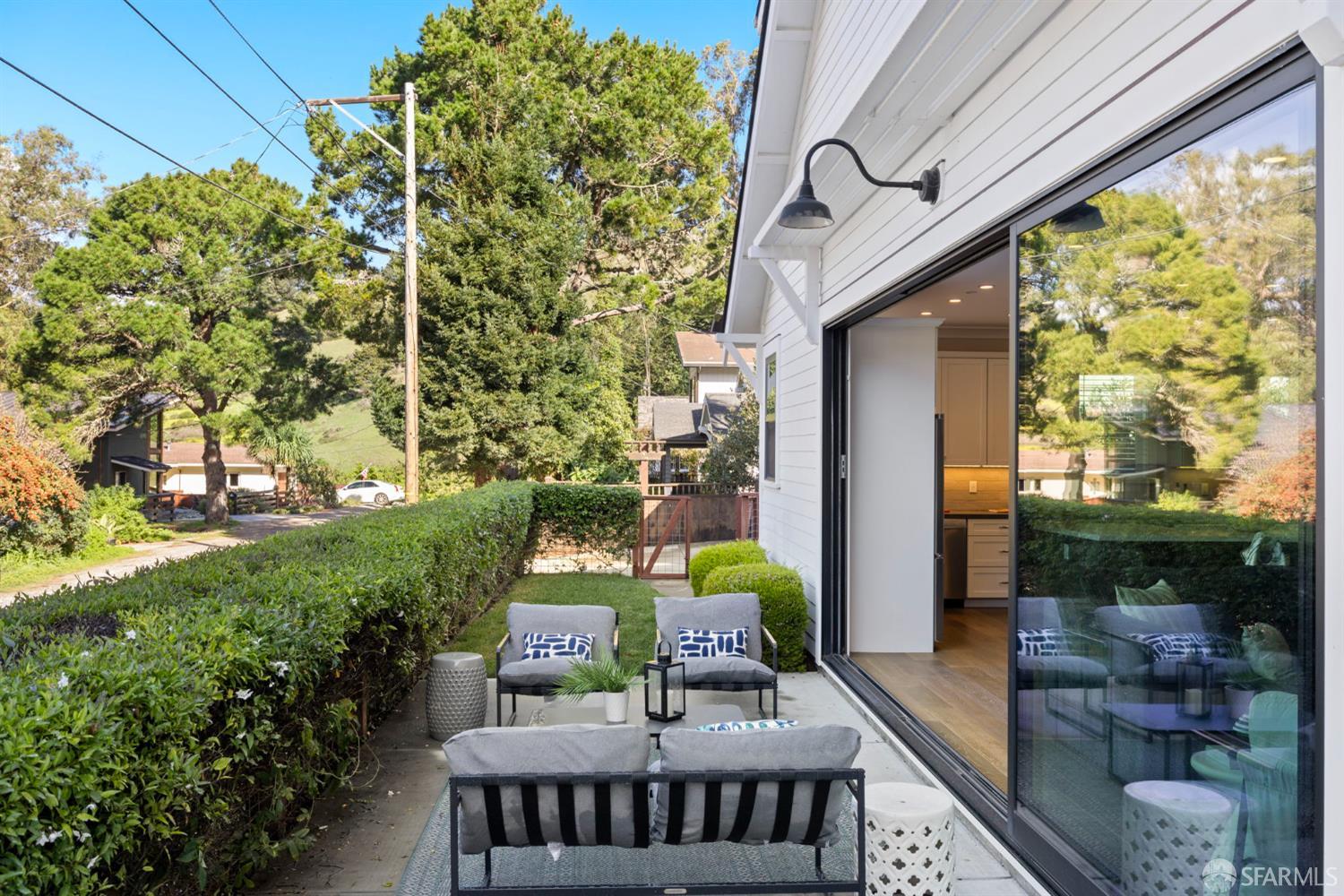 Detail Gallery Image 18 of 66 For 191 Winona Ave, Pacifica,  CA 94044 - 4 Beds | 3 Baths