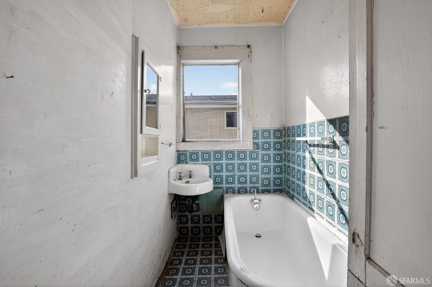 Detail Gallery Image 13 of 18 For 621 16th St, Richmond,  CA 94801 - 3 Beds | 2 Baths