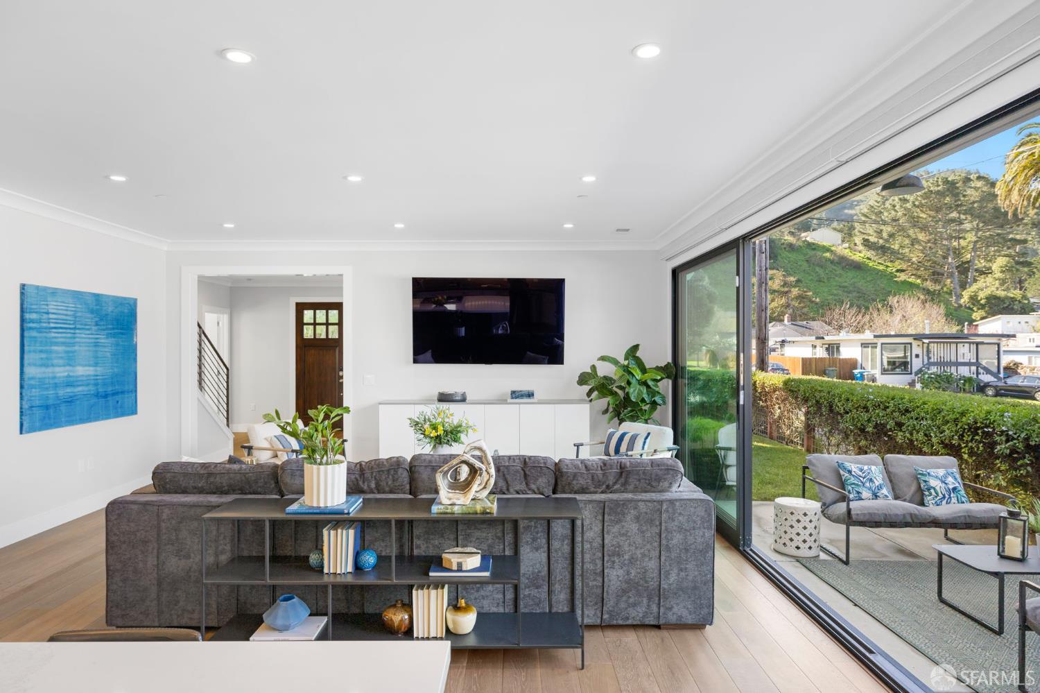 Detail Gallery Image 15 of 66 For 191 Winona Ave, Pacifica,  CA 94044 - 4 Beds | 3 Baths