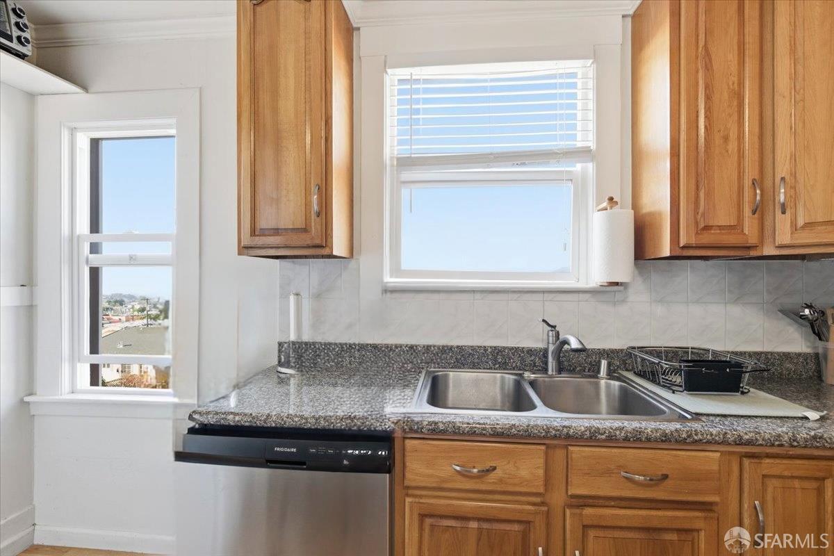 Detail Gallery Image 9 of 38 For 424 Bellevue Ave, Daly City,  CA 94014 - 5 Beds | 2 Baths