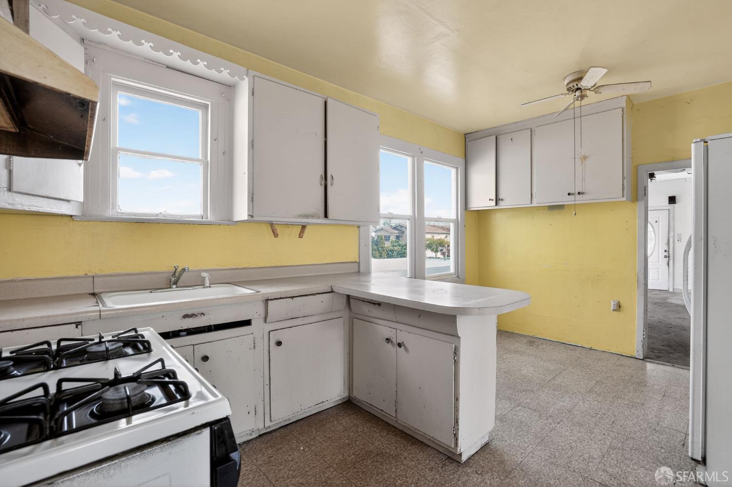 Detail Gallery Image 6 of 18 For 621 16th St, Richmond,  CA 94801 - 3 Beds | 2 Baths