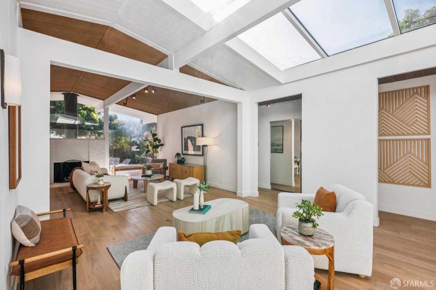 Detail Gallery Image 4 of 29 For 249 Sandpiper Ct, Foster City,  CA 94404 - 4 Beds | 2 Baths