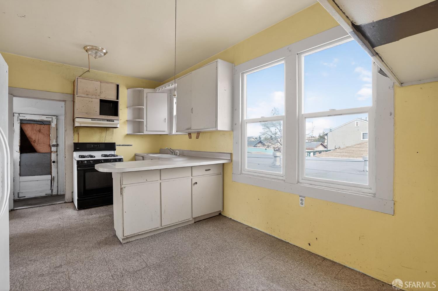 Detail Gallery Image 7 of 18 For 621 16th St, Richmond,  CA 94801 - 3 Beds | 2 Baths