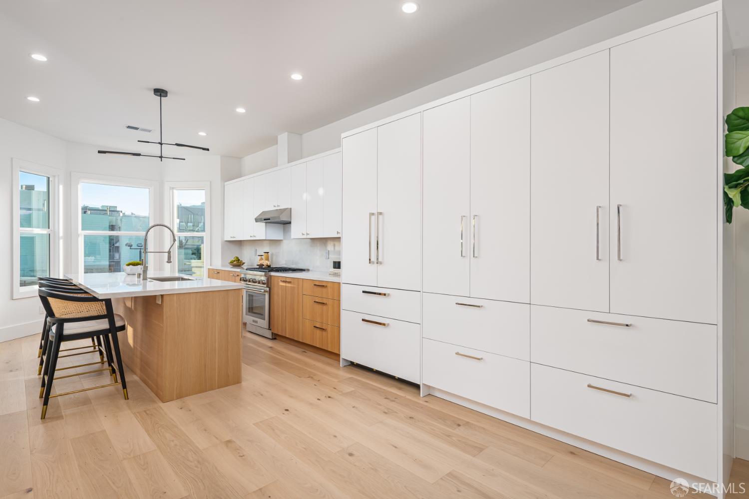 Detail Gallery Image 9 of 43 For 1402 Broadway, San Francisco,  CA 94109 - 4 Beds | 2 Baths