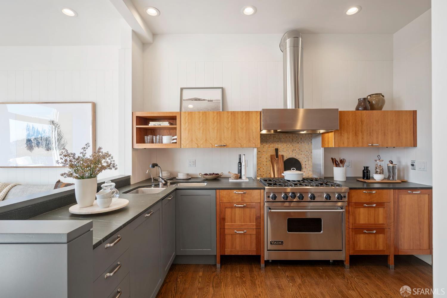 Detail Gallery Image 12 of 52 For 3853 22nd St, San Francisco,  CA 94114 - 3 Beds | 2/1 Baths