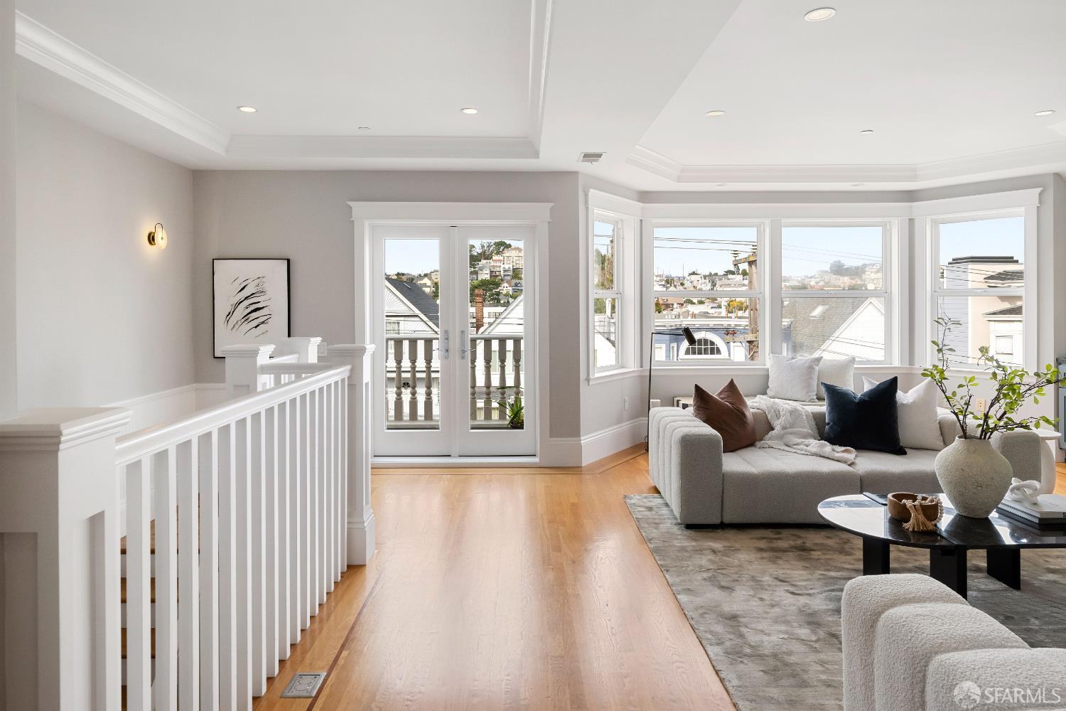 Detail Gallery Image 2 of 70 For 4241 25th St #2,  San Francisco,  CA 94114 - 4 Beds | 3/1 Baths