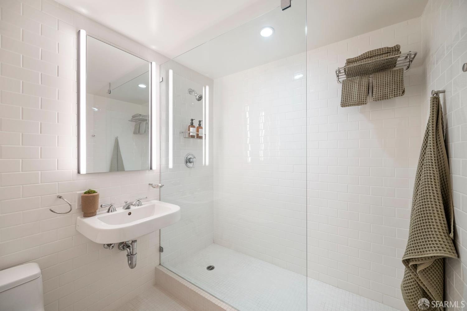 Detail Gallery Image 38 of 52 For 3853 22nd St, San Francisco,  CA 94114 - 3 Beds | 2/1 Baths