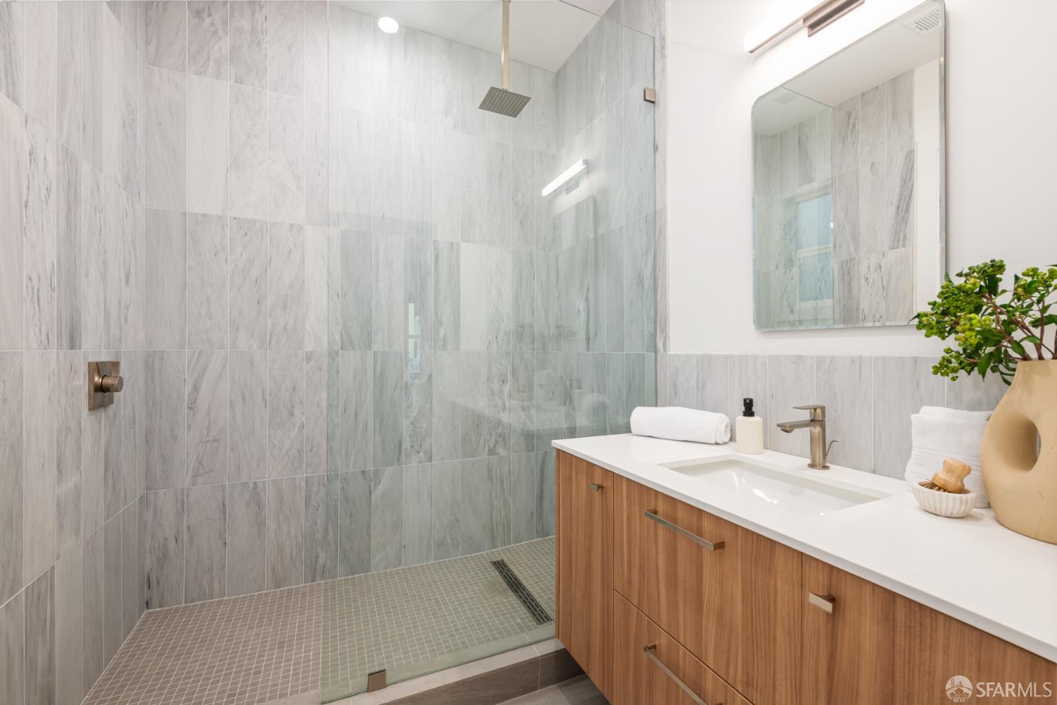 Detail Gallery Image 21 of 43 For 1402 Broadway, San Francisco,  CA 94109 - 4 Beds | 2 Baths