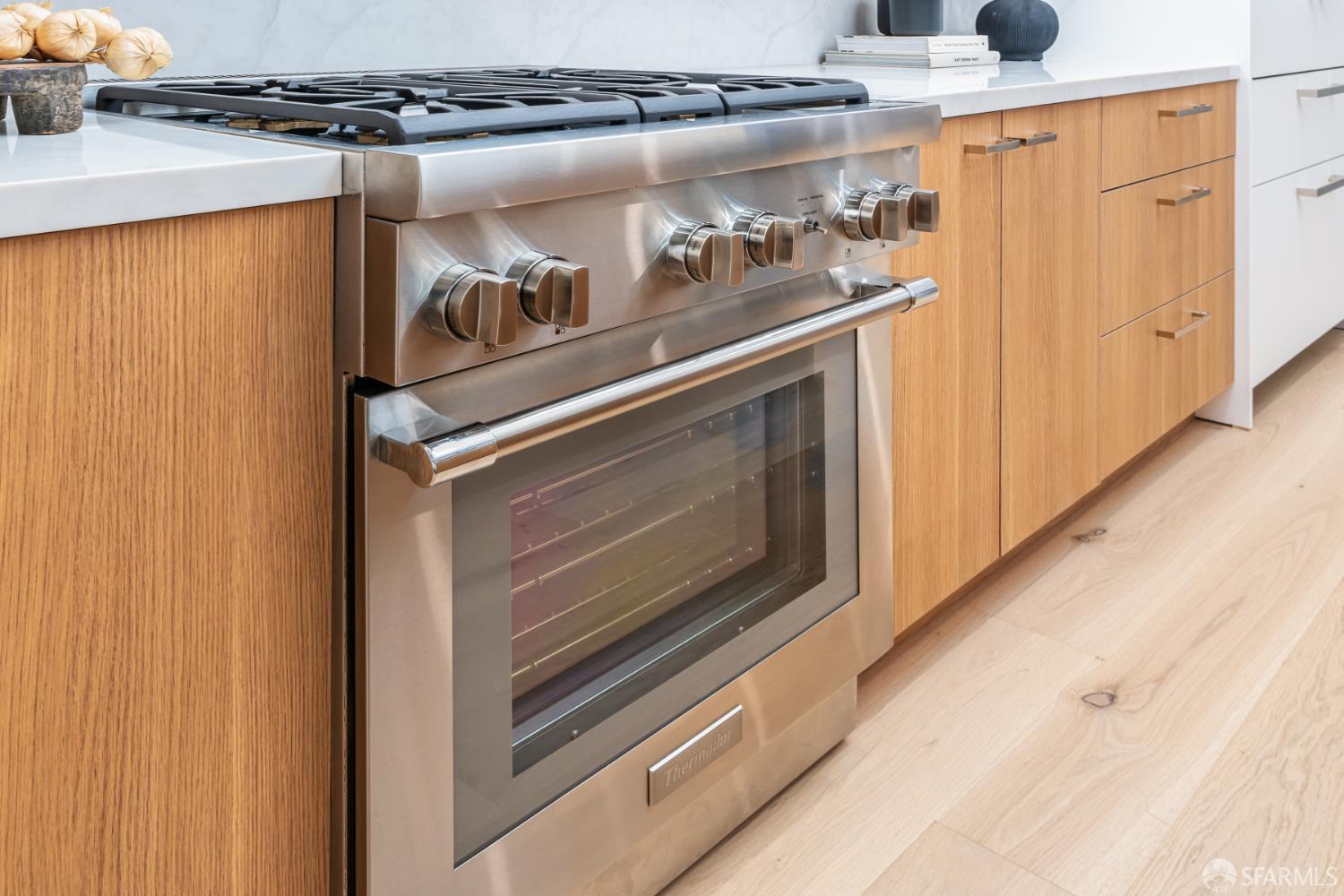 Detail Gallery Image 8 of 43 For 1402 Broadway, San Francisco,  CA 94109 - 4 Beds | 2 Baths