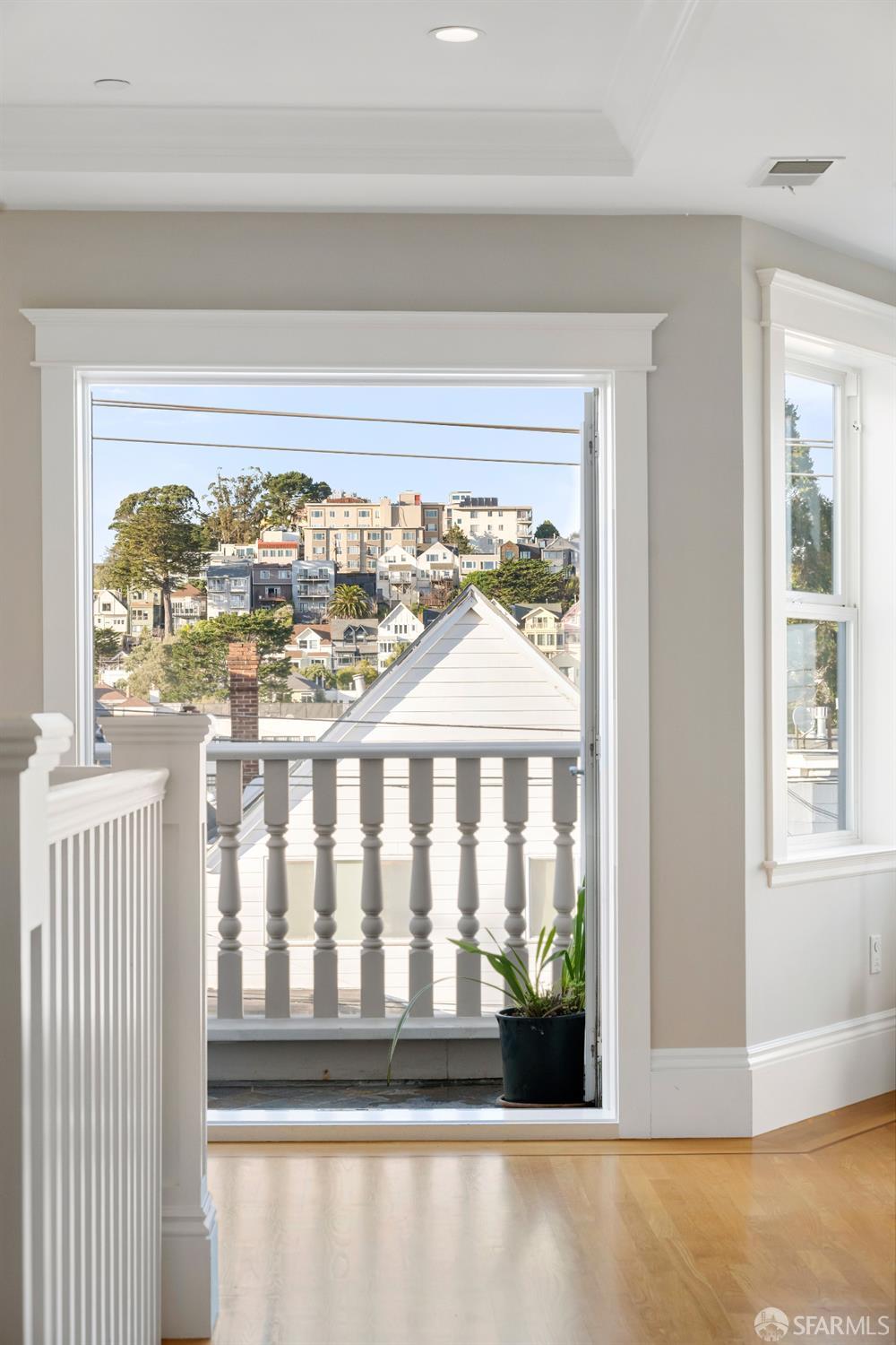 Detail Gallery Image 4 of 70 For 4241 25th St #2,  San Francisco,  CA 94114 - 4 Beds | 3/1 Baths