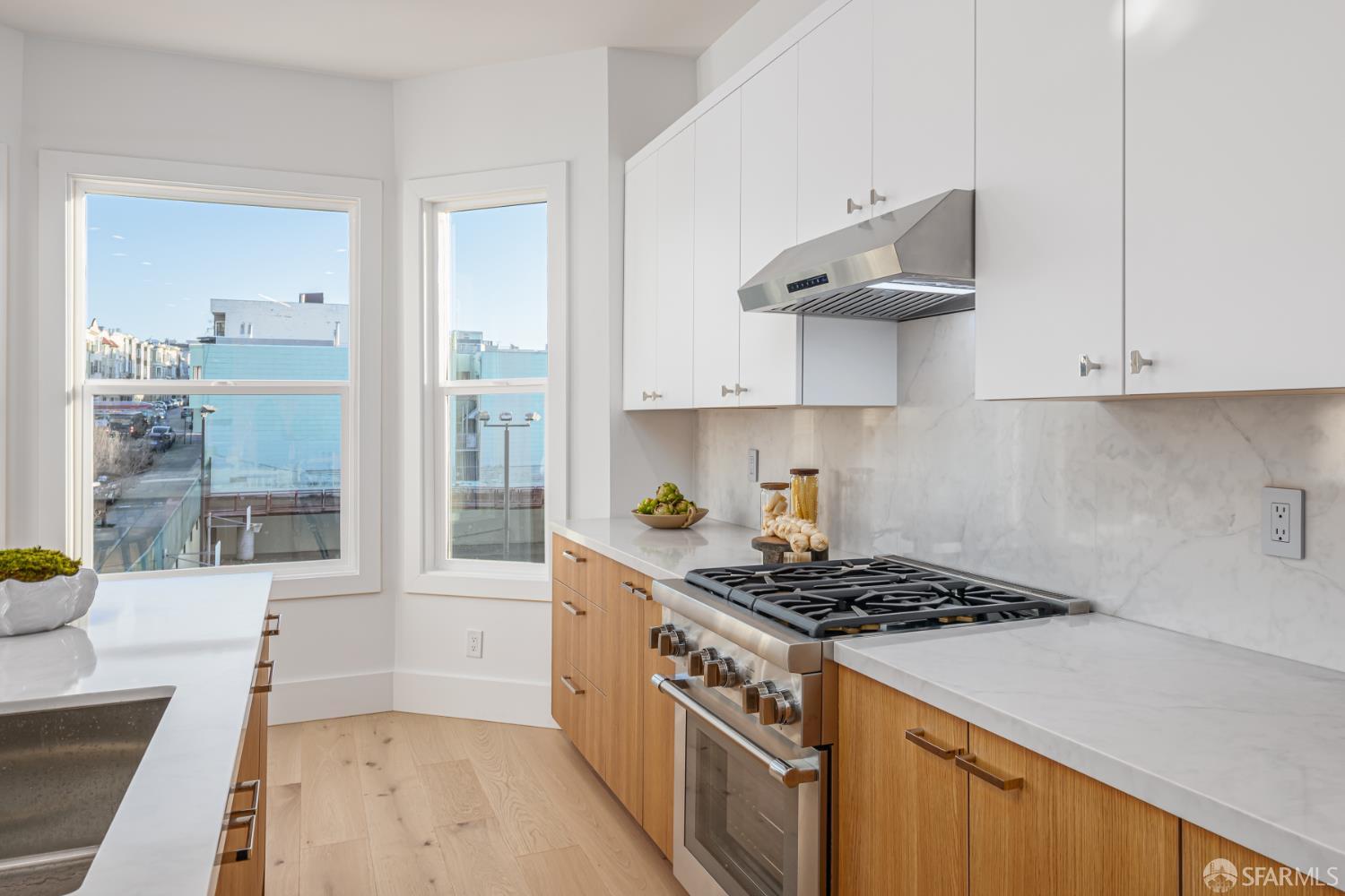 Detail Gallery Image 7 of 43 For 1402 Broadway, San Francisco,  CA 94109 - 4 Beds | 2 Baths